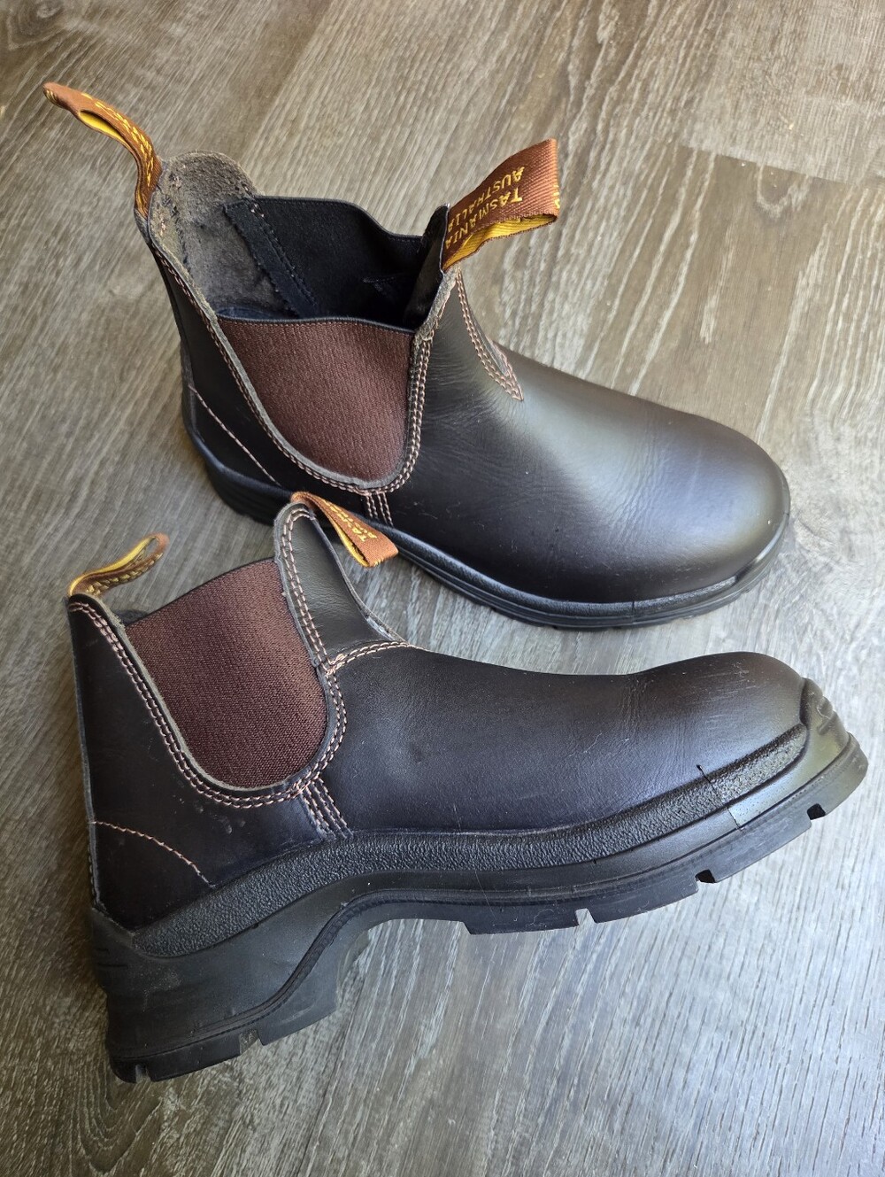 Blundstone Classic Chelsea Boot Leather Slip On Round Toe Ankle Boot Black Brown